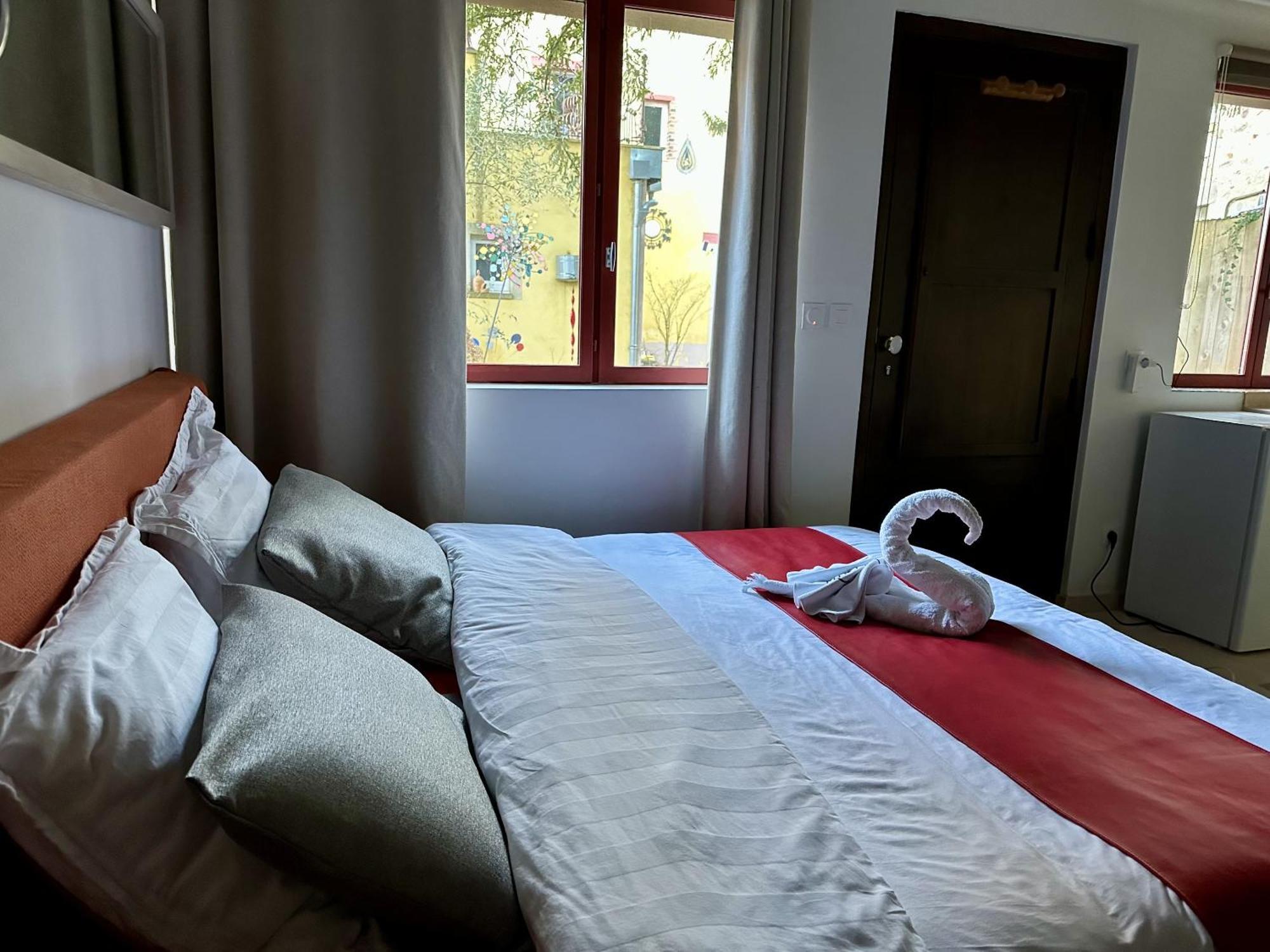48 Urban Suites Dun-le-Palestel Habitación foto